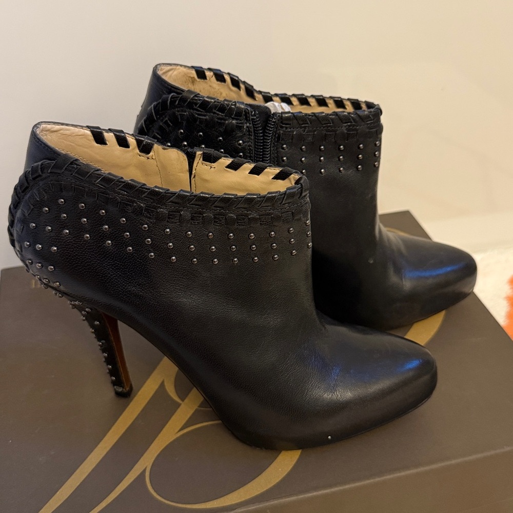 Enzo Angiolini Black leather  Studded booties sz7.5